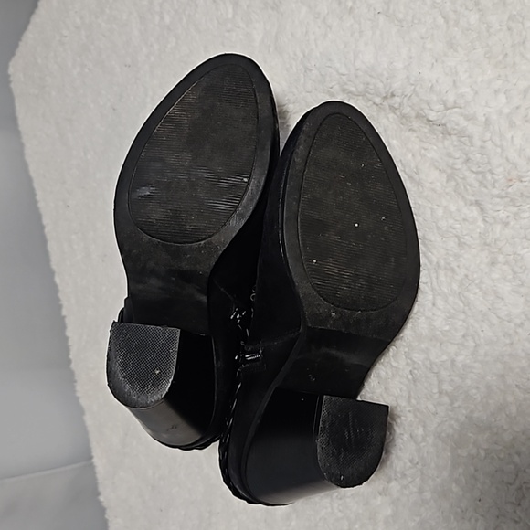 JustFab Brenwyn Ankle Boots Braid Chain detail size 7.5 - Picture 8 of 9